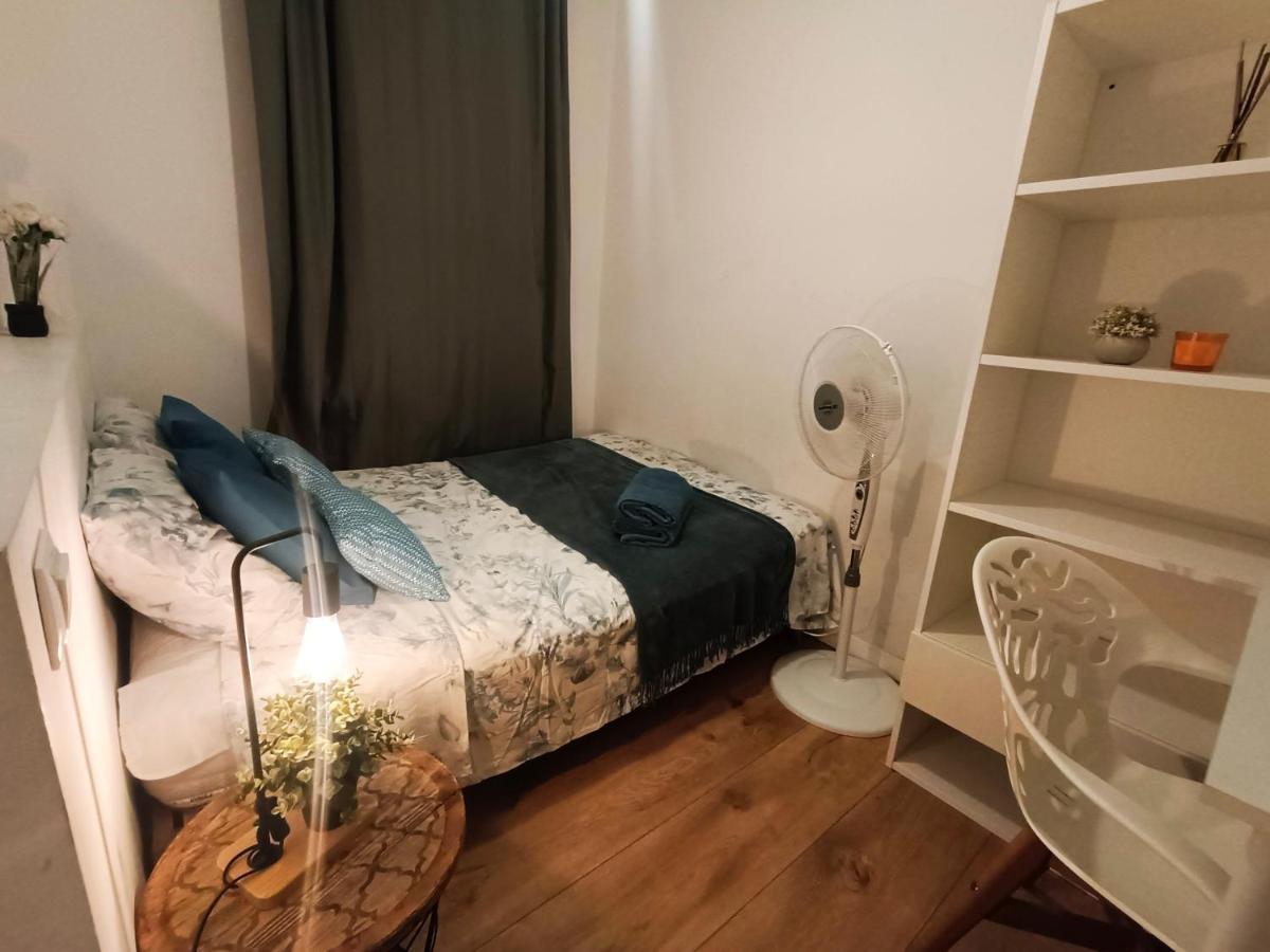 Private Rooms In Gothic Barcelona Exterior photo